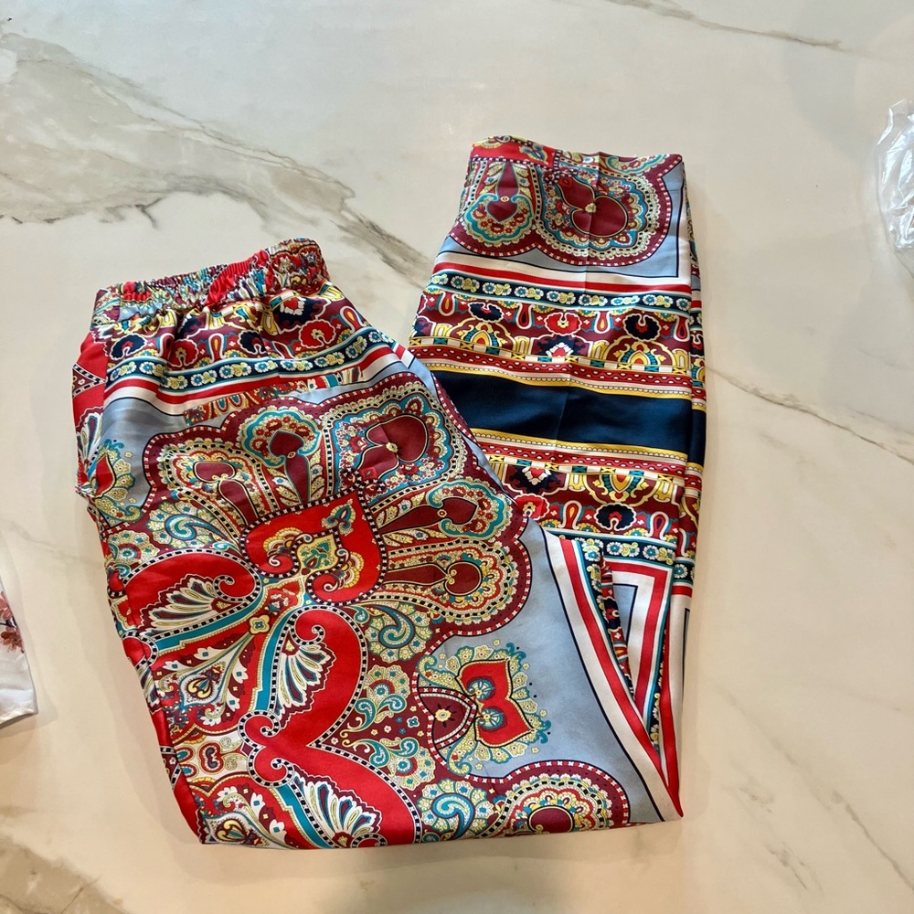 Zara Multicolor Paisley Cropped Pants
